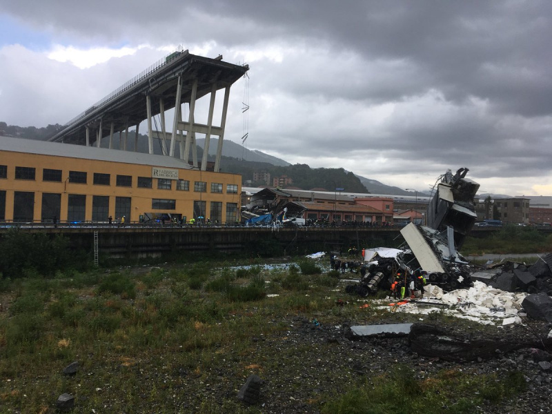 Обвал моста в Италии: все подробности