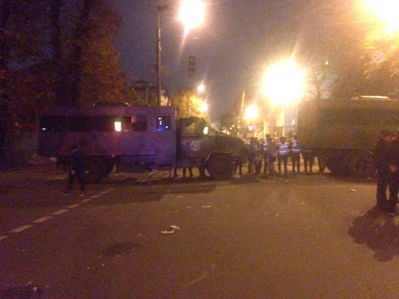 Правоохоронці зняли кордон з мітингувальник біля готелю "Київ"