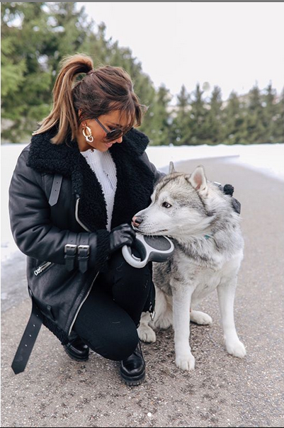 Сколько преданности! Ани Лорак показала своего верного друга