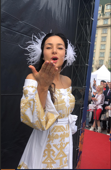 Ольга Сумська у вишиванці показала українських зірок в національних костюмах (фото)