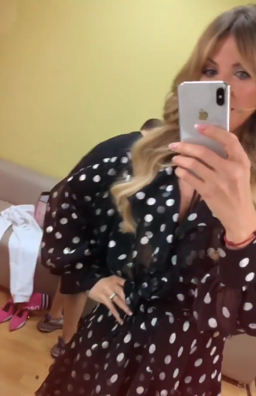 Кокетливая Леся Никитюк в прозрачном платье показала &quot;образ дня&quot;