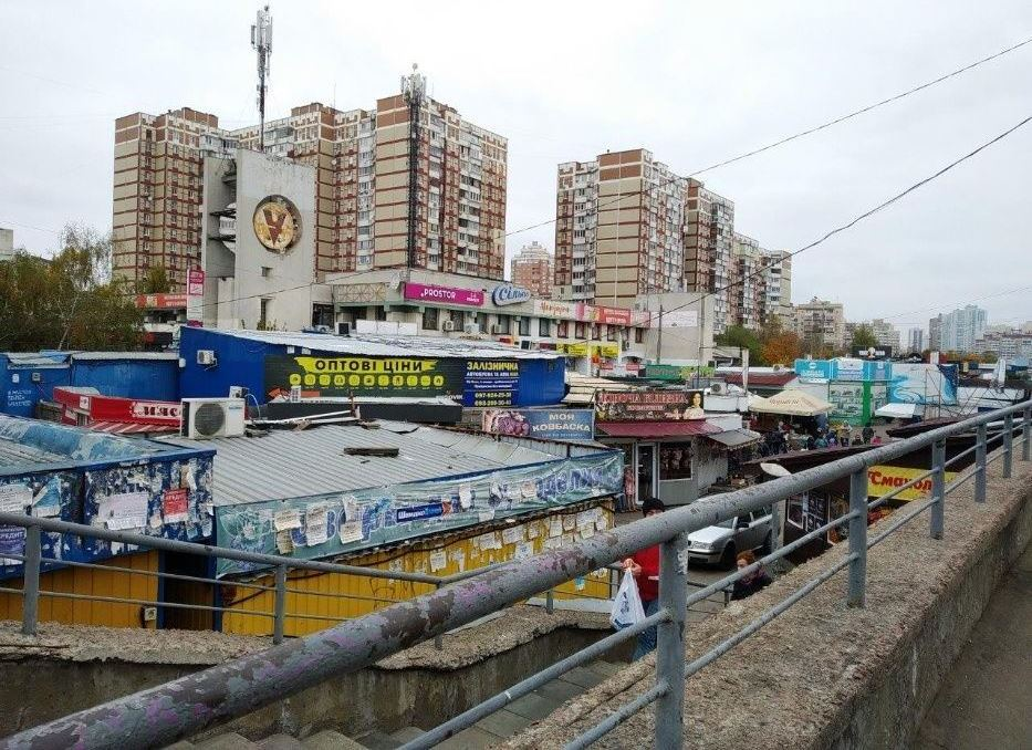 На Троєщині масово зносять МАФи, підтягнулась поліція: "скільки малого бізнесу накрилося"