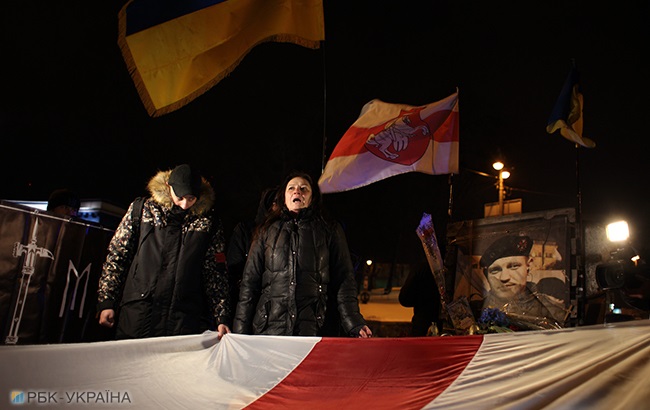 У Києві пройшов марш на честь загиблого на Майдані Жизневського (фоторепортаж)