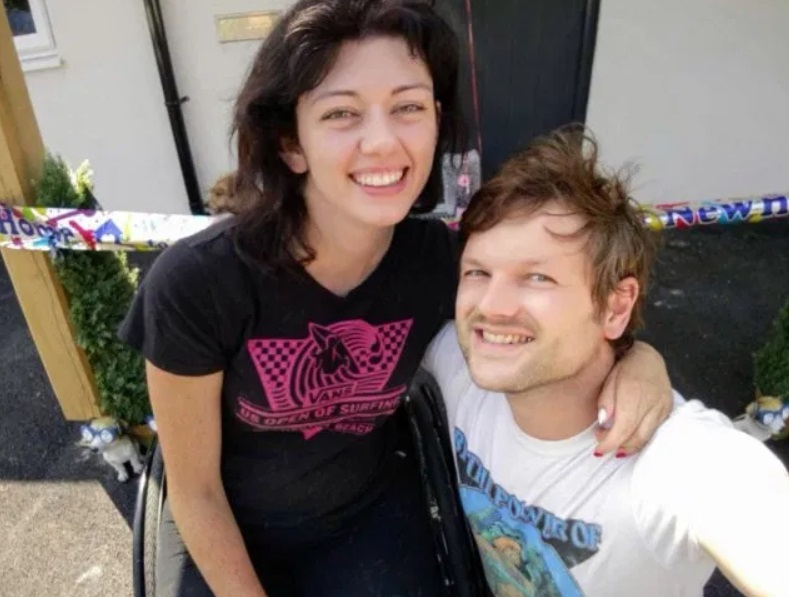 Гості не стримували сльози: паралізована наречена сама пішла до вівтаря (фото)