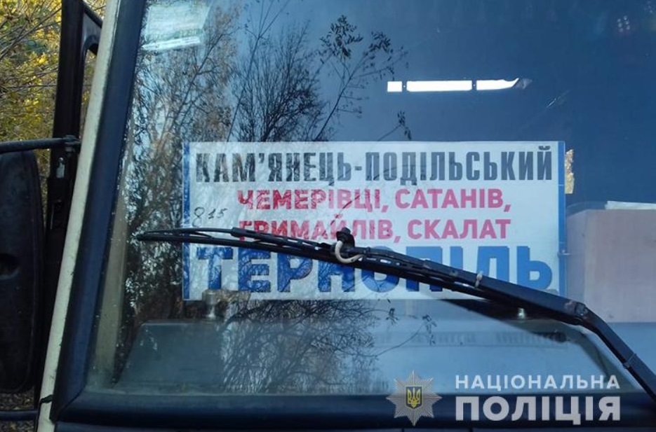 Під Тернополем дівчинка загинула, випавши з автобуса: деталі трагедії