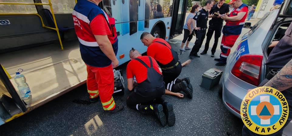 В Киеве водитель троллейбуса умер за рулем: внезапно стало плохо (фото)