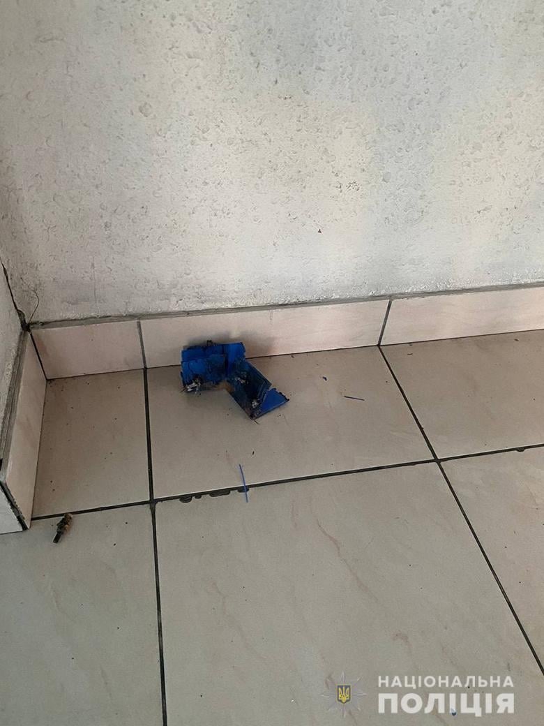 У відділеннях &quot;Нової пошти&quot; у Києві та Одесі підірвали саморобні бомби: фото з місця НП