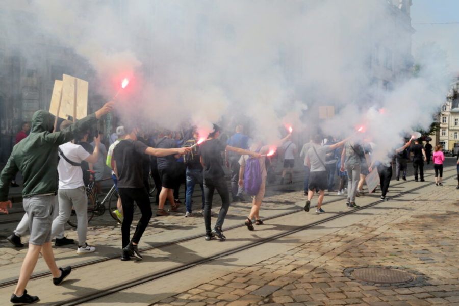 У Львові підприємці вийшли на протест через карантину: погрожують "прикрити" бізнес олігархів
