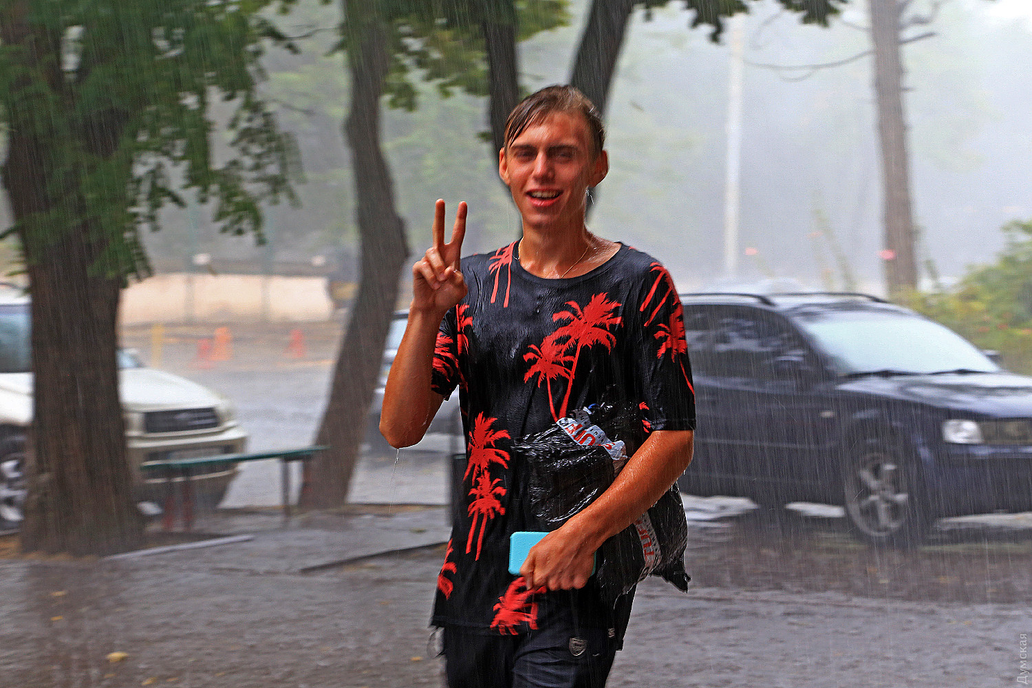 Одеса пішла під воду після потужної зливи: відео наслідків стихії