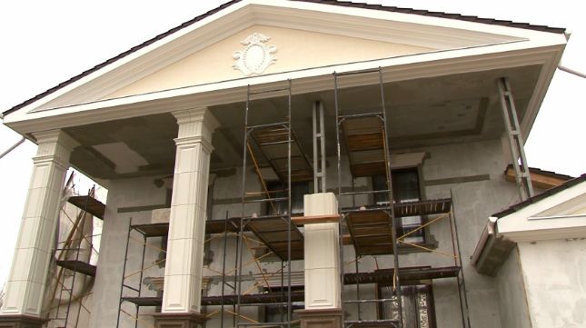 Суд зняв арешт з особняка коханки Януковича під Києвом: як він виглядає (фото)