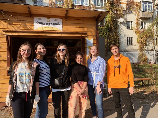 15-річна дочка Зеленського нагодувала малозабезпечених: з'явилися фото