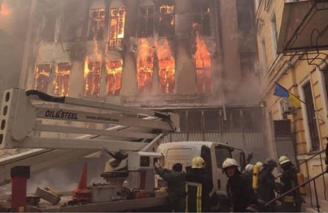 Неизвестные герои пожара в Одессе: они спасали жизни детей (фото)