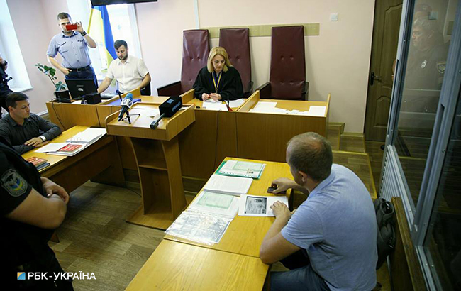 Суд начал рассмотрение дела о погроме киосков на Дарынке