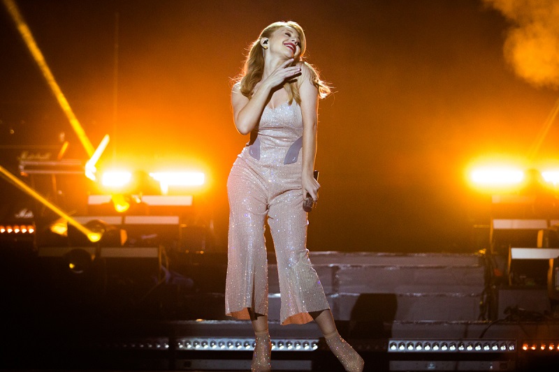 Тина Кароль в блестящем комбинезоне