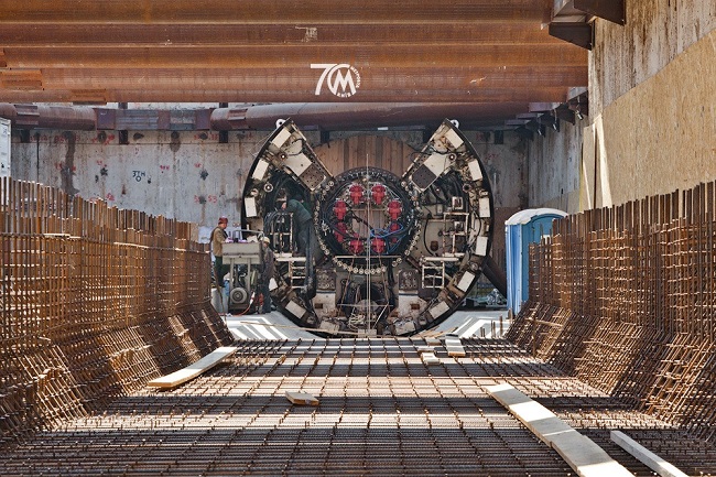 Метро на Виноградарь: строители показали гигантскую машину для тоннелей