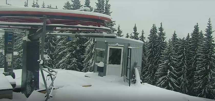 Карпаты засыпало снегом: впечатляющие фото