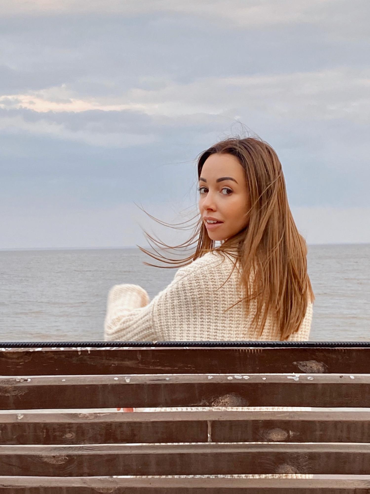 Коньячный блонд: Екатерина Кухар неожиданно изменила имидж на карантине