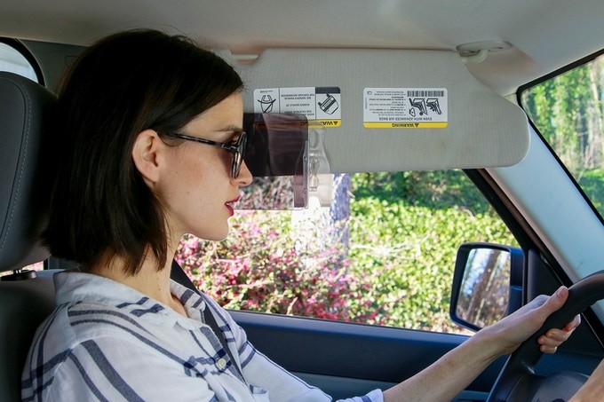 Водителям придумали надежный способ защиты от солнца в авто: просто и недорого