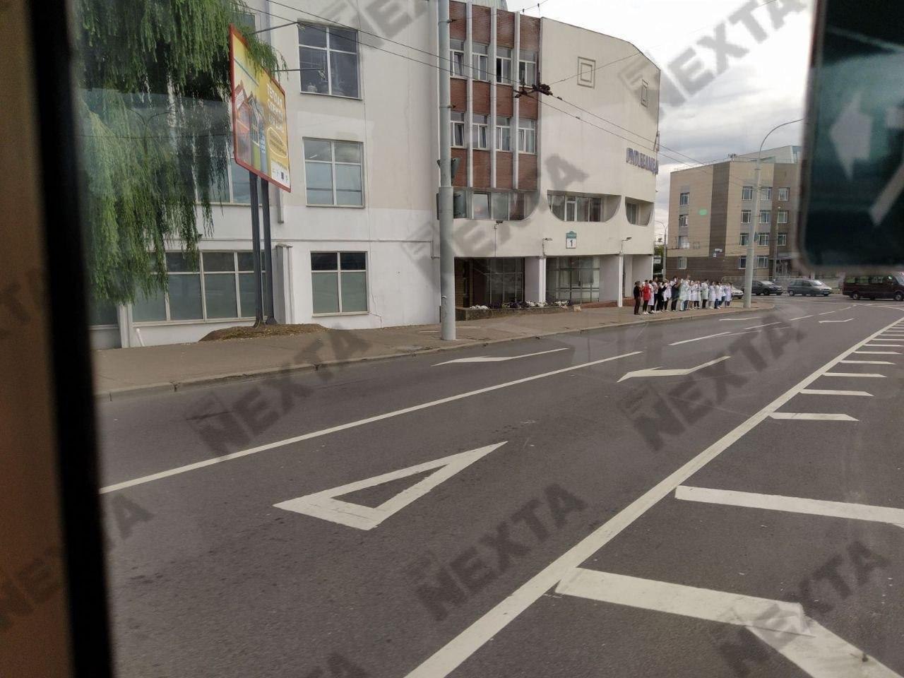 Ситуация в Беларуси: люди выходят на цепи солидарности и бастуют на заводах