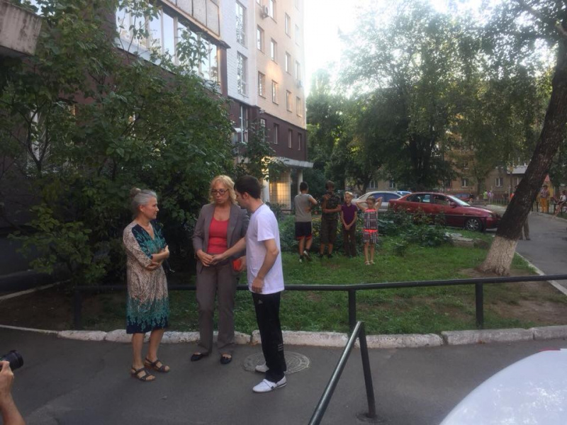 Політв'язень Костенко прибув у Київ