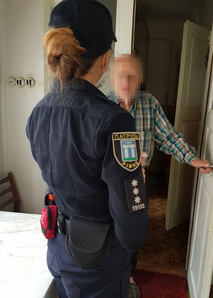 Дідусь з Рівного викликав &quot;копів&quot;, бо не мав грошей на їжу: діти кинули напризволяще