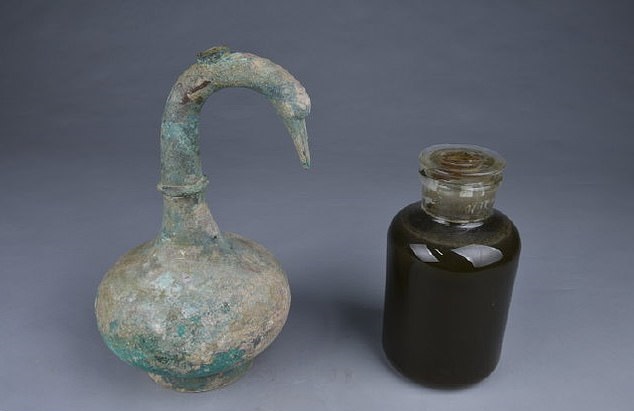 Ученые разгадали тайну 2000-летней жидкости из гробницы (фото)