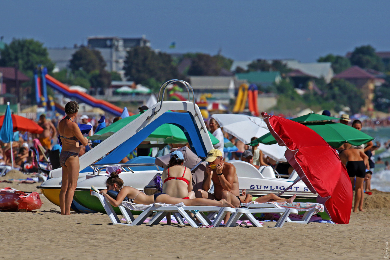 На пляжах под Одессой толпы туристов и никакого карантина: появились фото