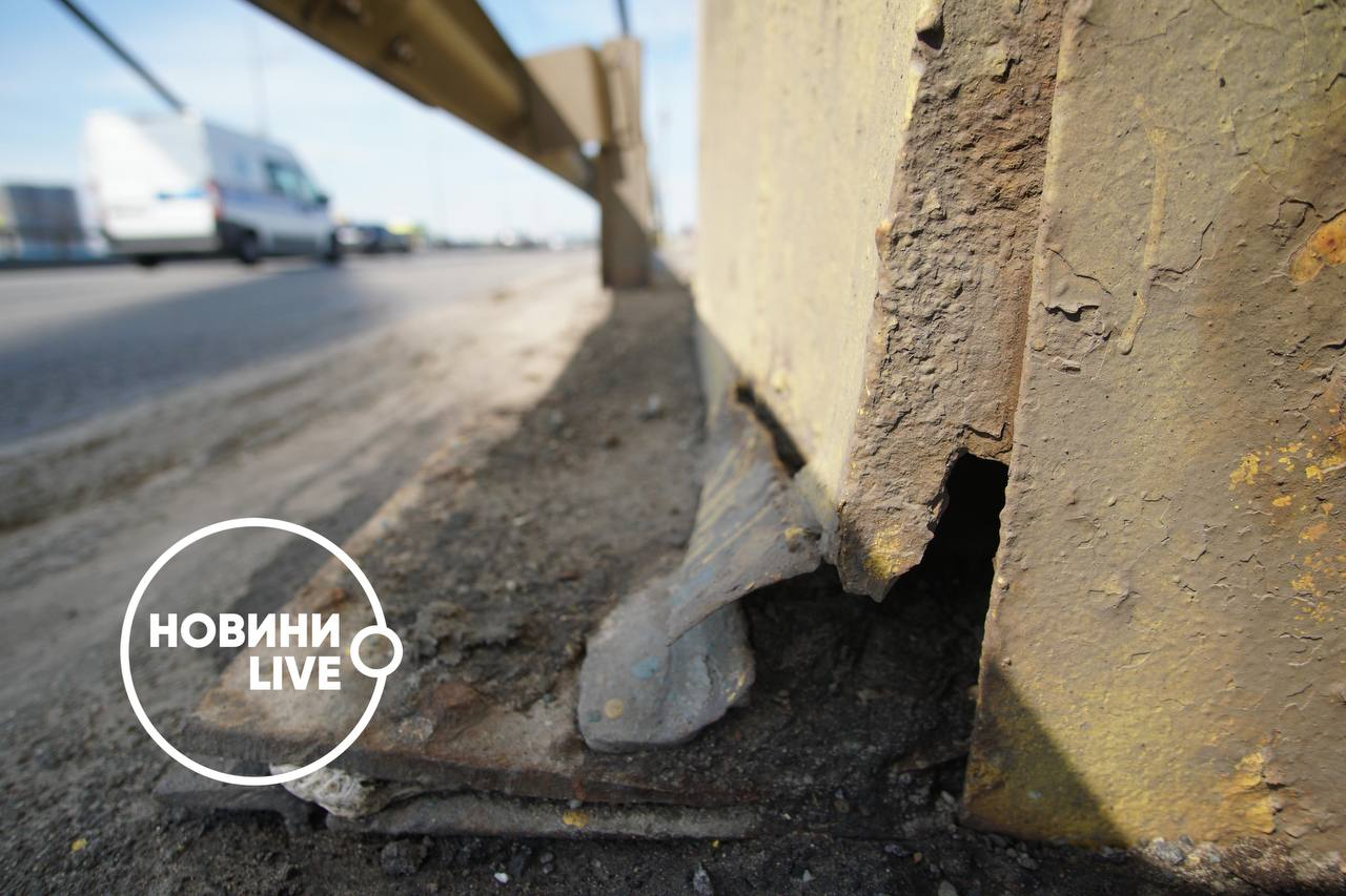 Північний міст у Києві в жалюгідному стані: сумні відео та фото
