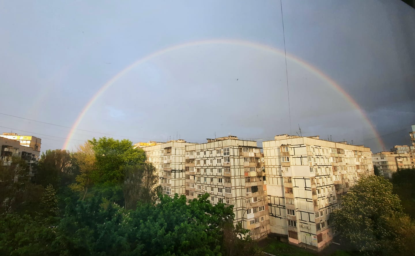 Над Днепром раскинулась шикарная тройная радуга: "глаз не оторвать" (фото)