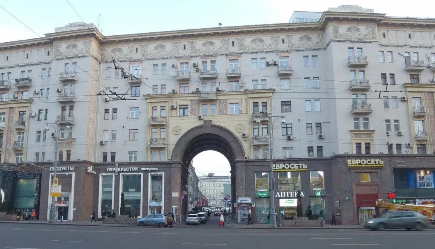 Стало відомо, хто отримає спадщину Романа Віктюка