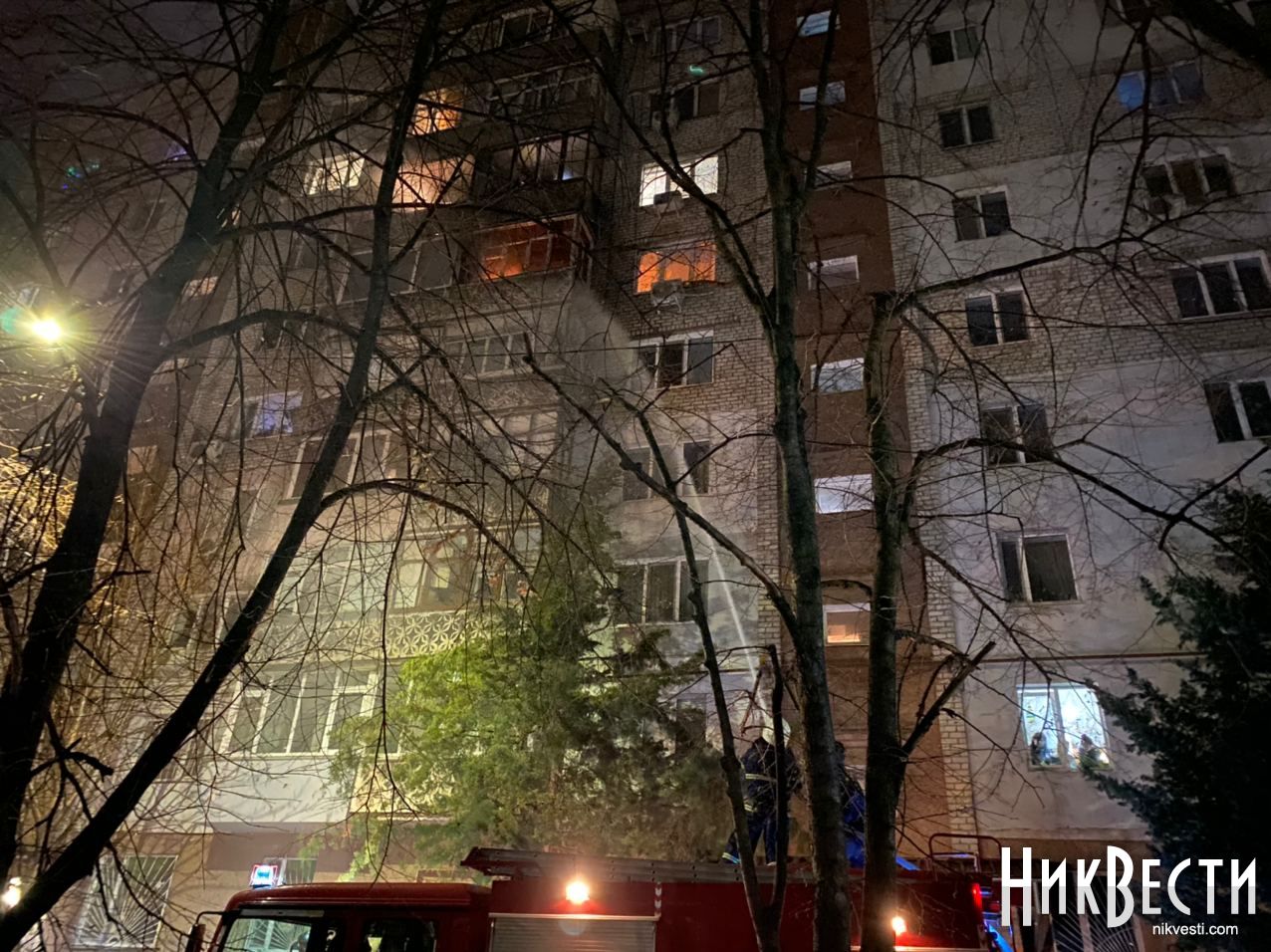 В Николаеве фейерверк залетел на балкон, загорелись две квартиры