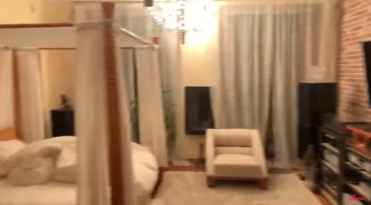 Як виглядає квартира Олі Полякової в центрі Києва: 200 квадратів і величезна ванна