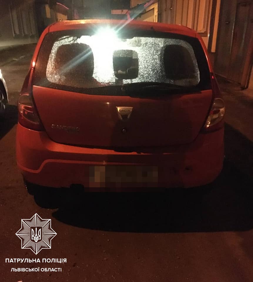 У Львові затримали п'яного таксиста: їздив з правами померлого батька