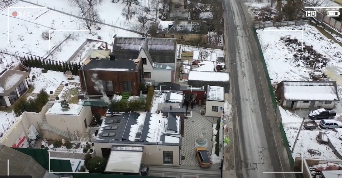 Журналисты показали дом Саакашвили под Киевом: 18 соток и известные соседи