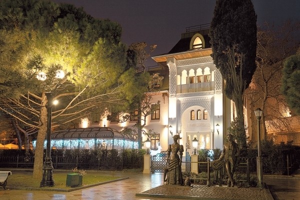 У Ротару высказались о продаже дорогущего отеля в Ялте