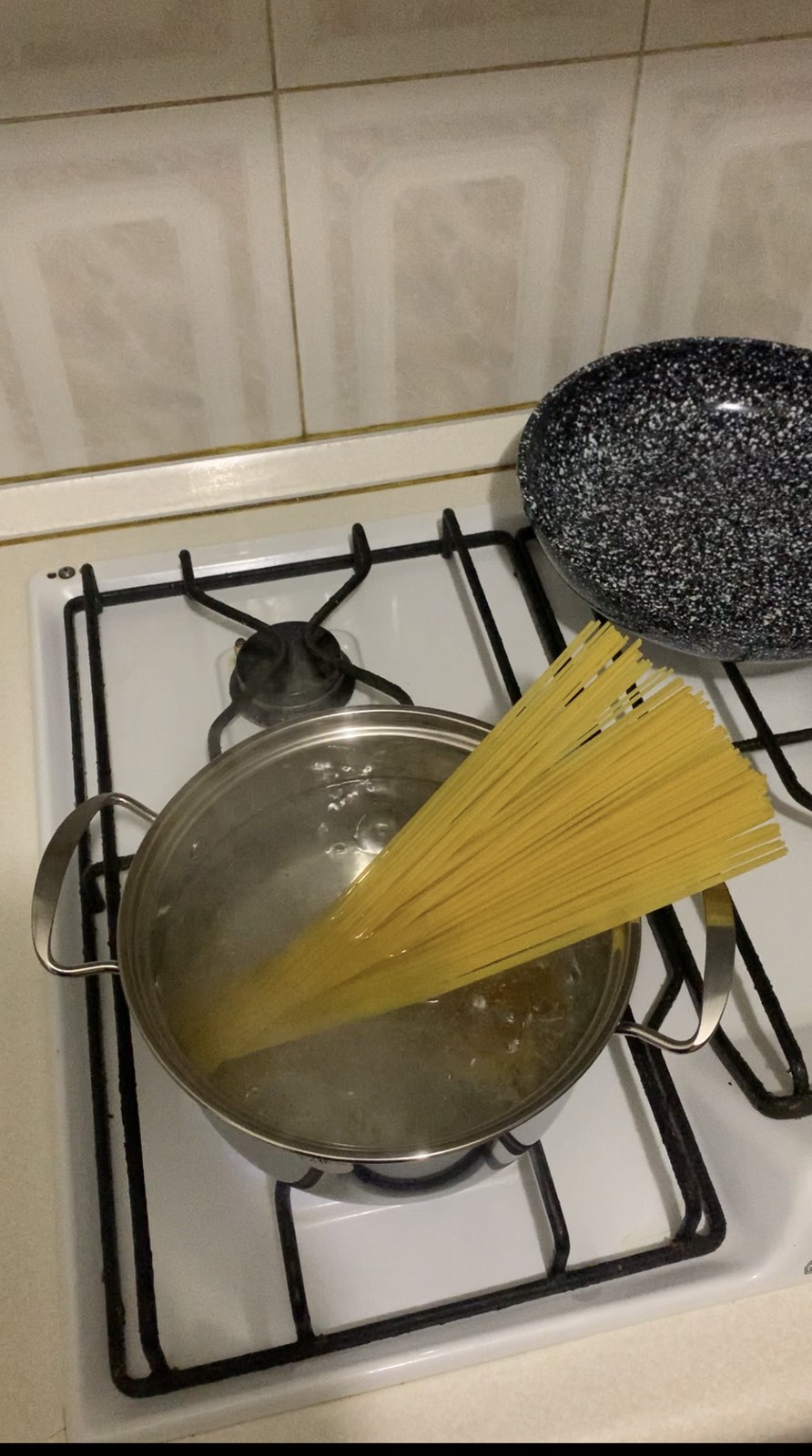 Шеф-повар рассказал, как легко приготовить ресторанную пасту &quot;Карбонара&quot; дома