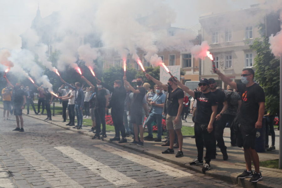 У Львові підприємці вийшли на протест через карантину: погрожують "прикрити" бізнес олігархів