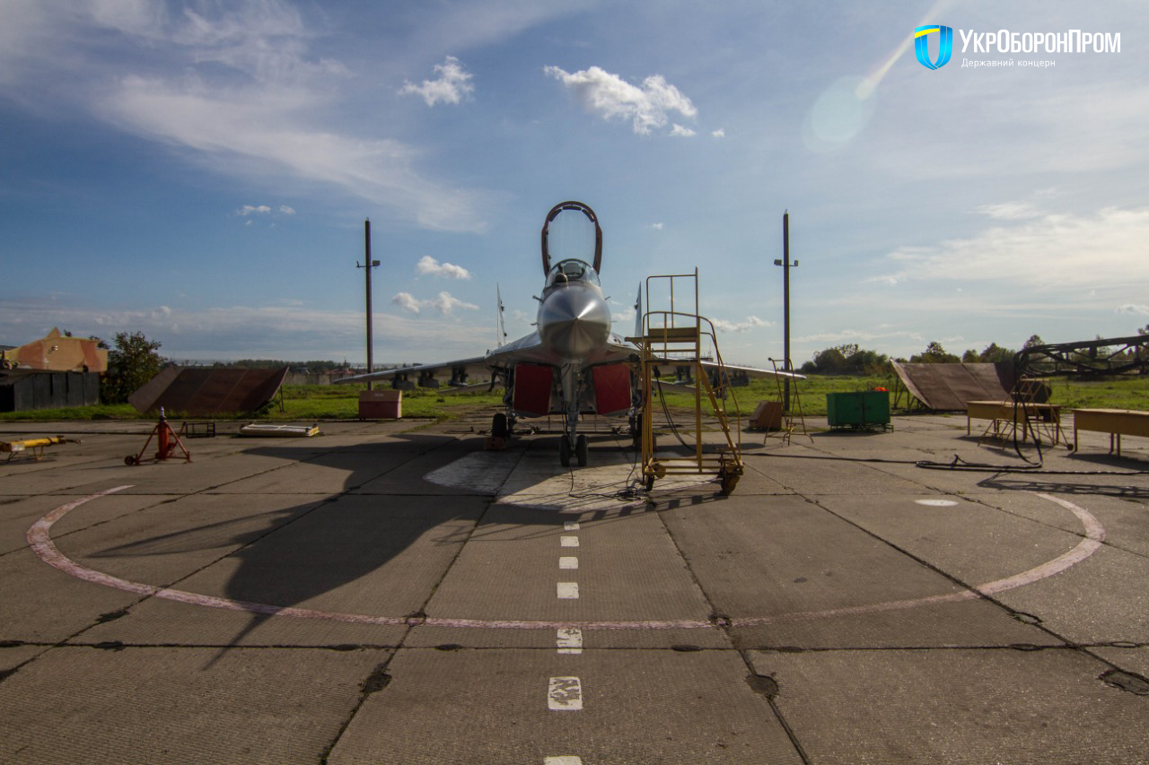 Українська армія отримала потужний модернізований винищувач: яскраві фото