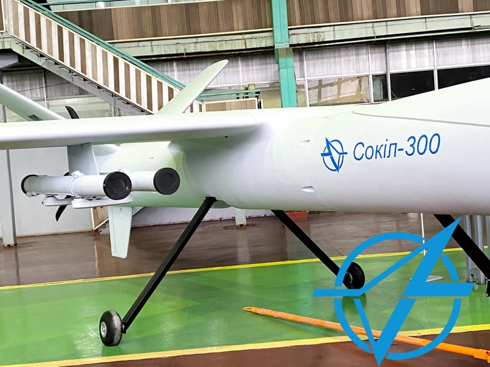 Українські фахівці показали новий ударний дрон-розвідник: що може &quot;Сокіл-300&quot;