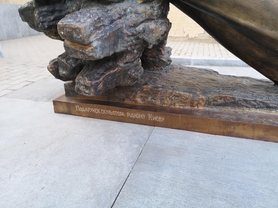 У центрі Києва раптово з'явився пам'ятник Гоголю: розгорається скандал (відео і фото)