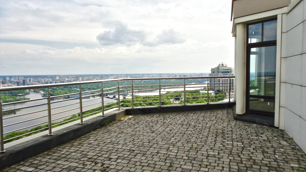 Як виглядає будинок в центрі Києва, де живе Зеленський: скільки коштує сусідство з президентом