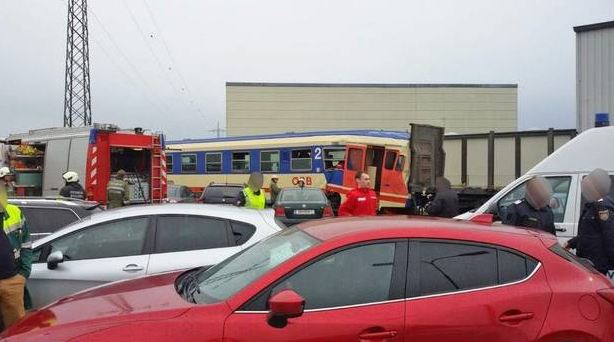 В Австрії приміський поїзд зіткнувся із товарними вагонами, є поранені