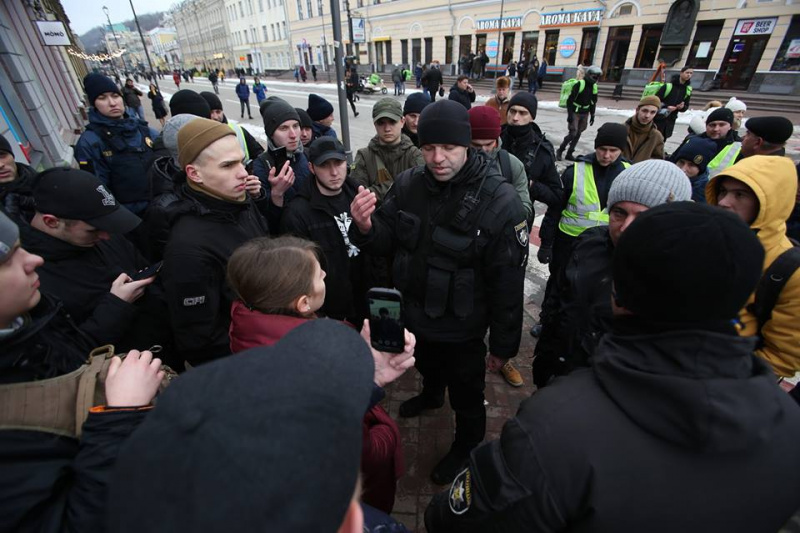 Во время акции «Кто заказал Катю Гандзюк» в Киеве забрали в полицию десяток активистов