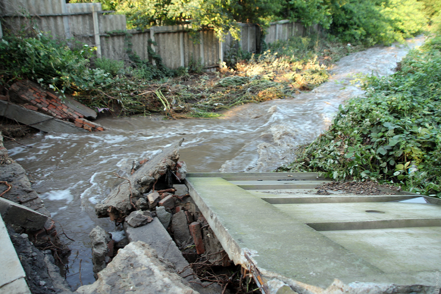 Під Одесою через потужні зливи затопило ціле село (фото і відео)