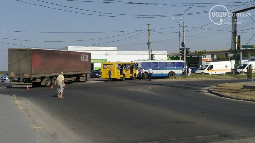 ДТП в Мауриполе: пострадало 16 осіб