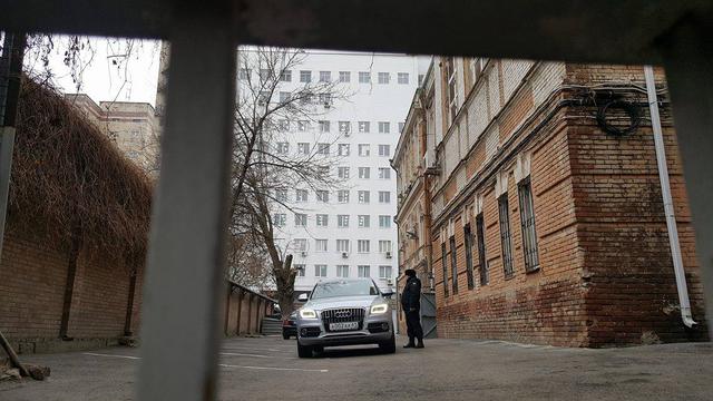 Допит Януковича: кортеж екс-президента прибув до будівлі ростовського суду