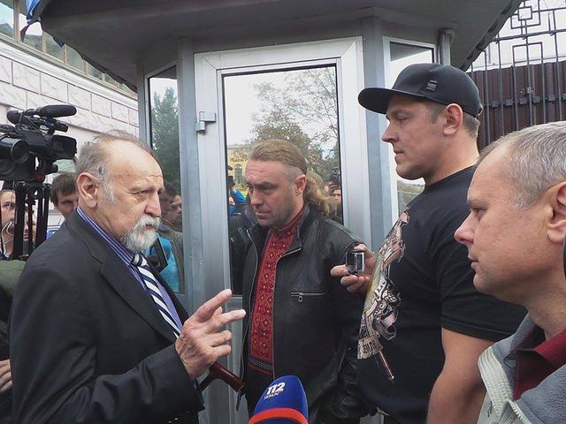 у посольства РФ в Киеве произошли столкновения