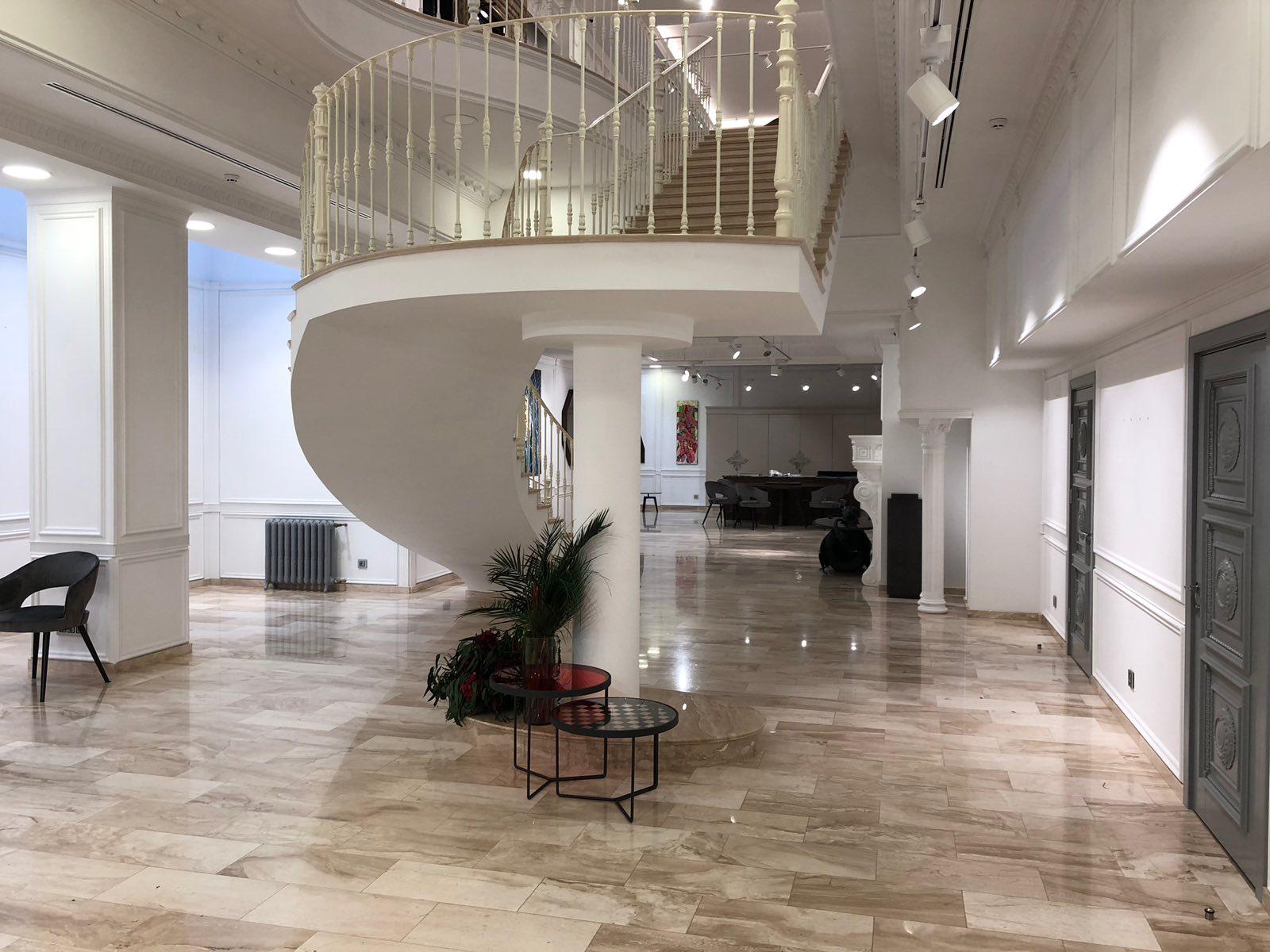 Як виглядає будинок в центрі Києва, де живе Зеленський: скільки коштує сусідство з президентом