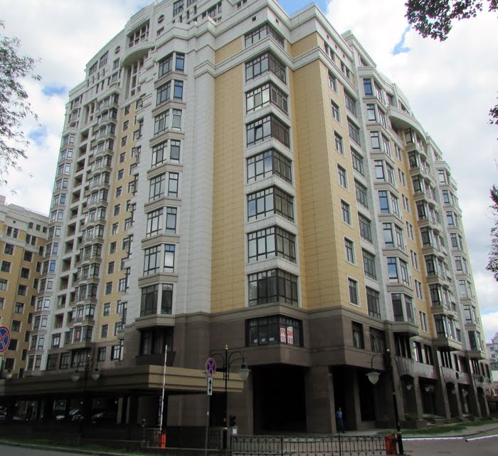 Як виглядає будинок в центрі Києва, де живе Зеленський: скільки коштує сусідство з президентом