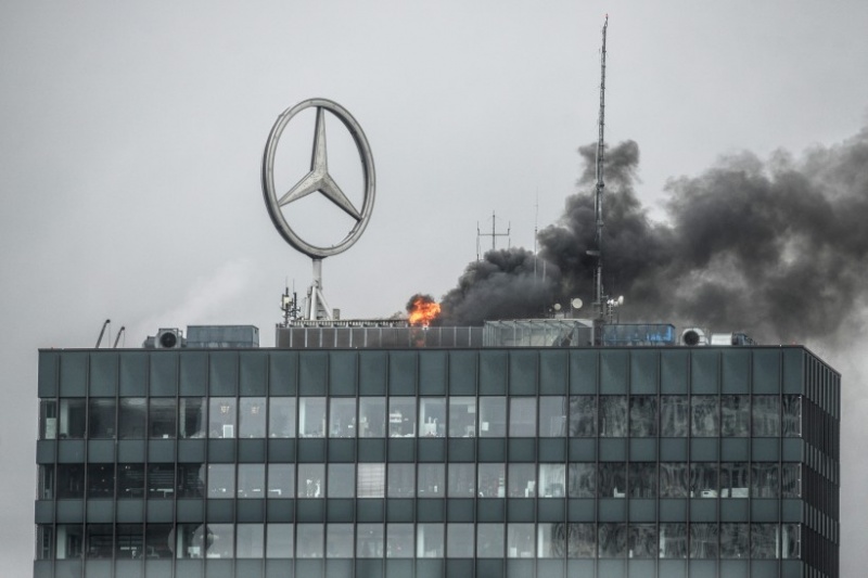 У Берліні горів офіс Mercedes Benz